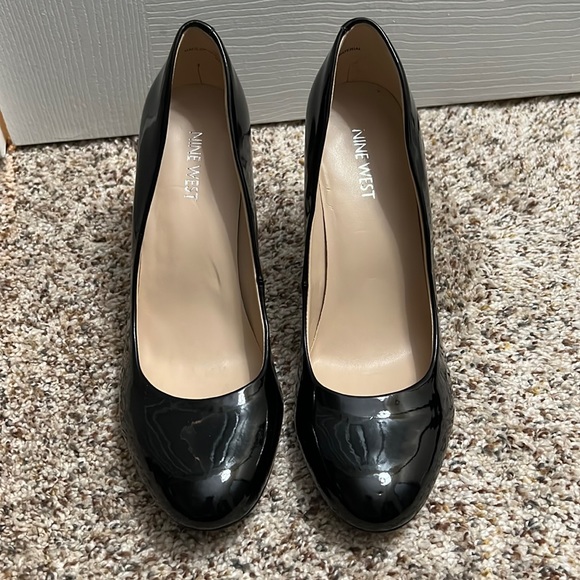 Nine West Shoes - Nine West Black Round Toe Pumps